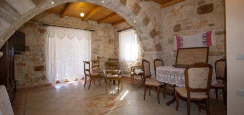 Akrotiri House | Fioro Stone House