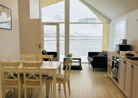 Sudureyri House | Fisk Club Cottages - Captain's house