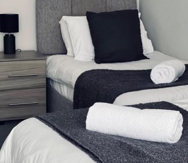 Dalkeith House | Five Bedroom Five Bathroom House - Dalkeith
