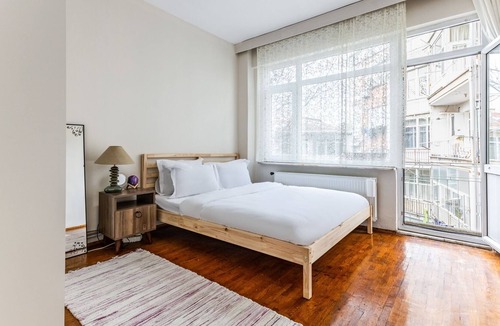 Moda Apartment | Flat w Balcony in Central Kadikoy Near Bull Statue