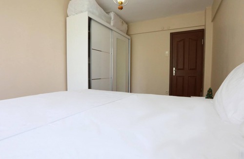 Uskudar Apartment | Flat with Two Living Rooms and Balcony in Uskudar