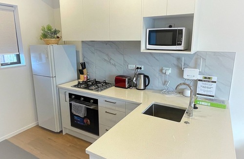 Flat Bush House | Flatbush Holiday Accommodation, 2 Bedroom Townhouse | Apartment HH