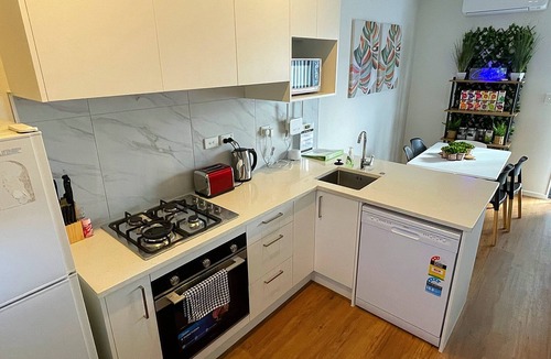 Flat Bush House | Flatbush Holiday Accommodation, 2 Bedroom Townhouse | Apartment HH