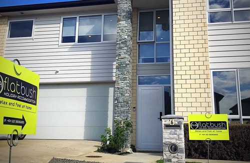 Flat Bush House | Flatbush Holiday Accommodation, 2.5 Bedroom Town House RA