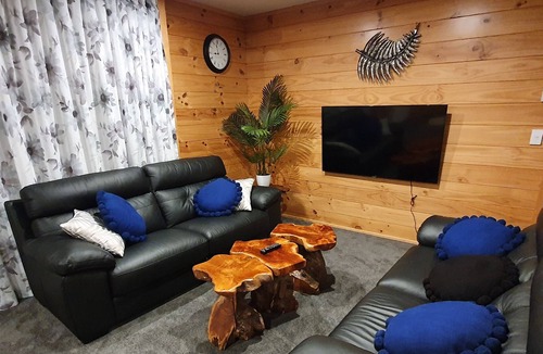Rotorua House | FOLIA DOMUS NZ, New Lockwood with spa bath, ramp & lockup garage near Redwoods