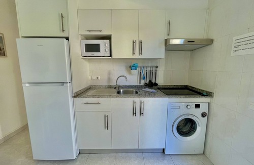 Los Delfines Apartment | Forcat - Apartamento Bajo con Jardín y Piscina