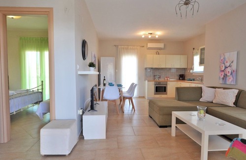Paralia Dionysiou Apartment | Fotinia Beach House by RentalsPro 1st floor