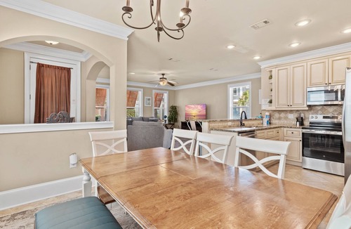 Villages of Crystal Beach House | 👑Four King Beds-Lagoon Pool-Hot Tub-Beach Trolley- 5BR House of Kings👑