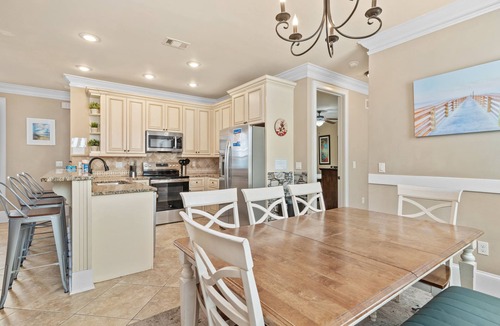 Villages of Crystal Beach House | 👑Four King Beds-Lagoon Pool-Hot Tub-Beach Trolley- 5BR House of Kings👑