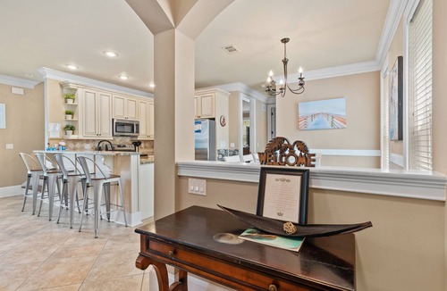 Villages of Crystal Beach House | 👑Four King Beds-Lagoon Pool-Hot Tub-Beach Trolley- 5BR House of Kings👑