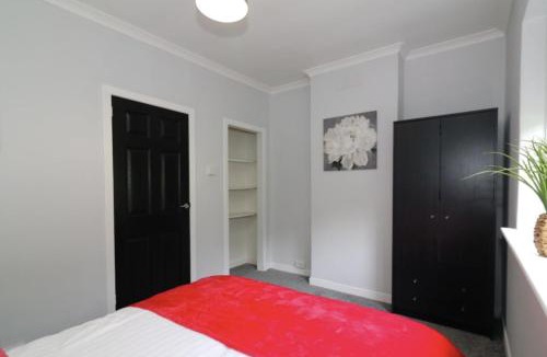 Hawkhead House | (Free Parking-Sleeps 6-3 Bedrooms-Glasgow Airpor