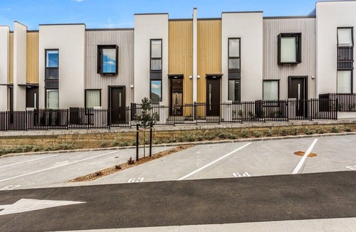 Grey Lynn Apartment | Fresh Grey Lynn 2BR unit w/Patio by Zodiak Stays