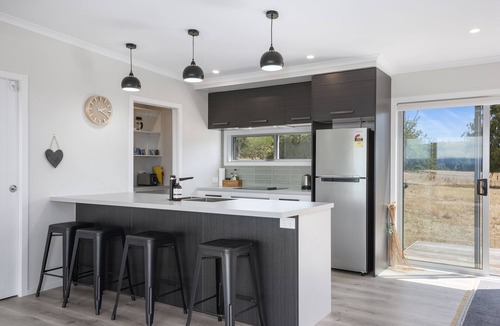 Omori Cottage | Freshwater Lookout - Taupo Holiday Home