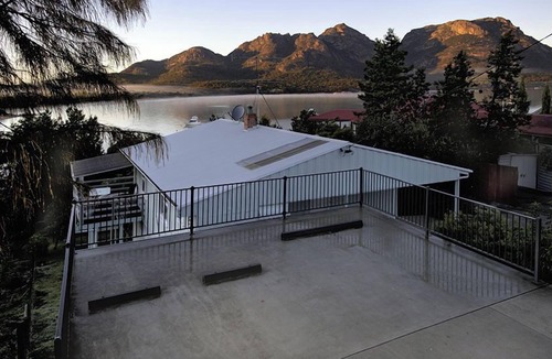 Coles Bay House | Freycinet Beachfront Retreat - Freycinet Holiday Houses