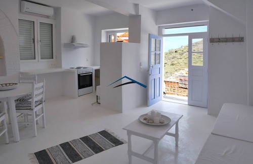 Ioulida Apartment | Fully renovated apartment in the heart of Ioulida