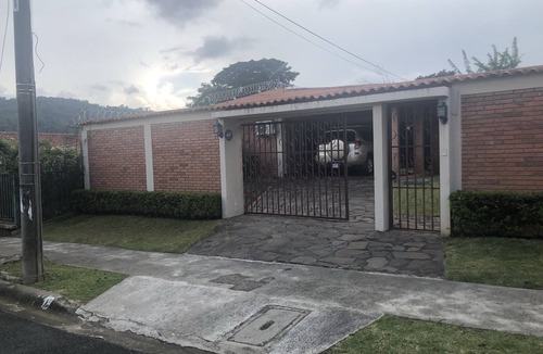 Curridabat House | Furnished apartment, in a residential neighborhood east of San Jose