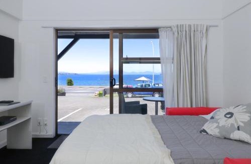 Taupo Hotel | Gables Lakefront Resort