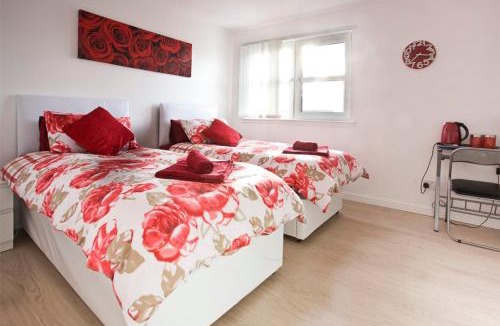 Gilmerton House | Gala Rooms Homestay - Free Parking