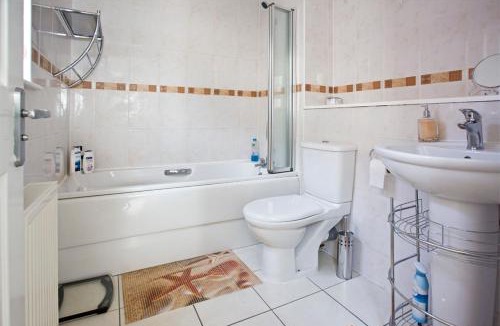 Gilmerton House | Gala Rooms Homestay - Free Parking