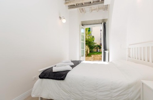 San Lorenzo Apartment | Garden Charming Niche
