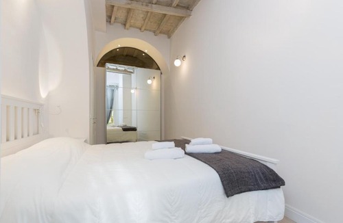 San Lorenzo Apartment | Garden Charming Niche