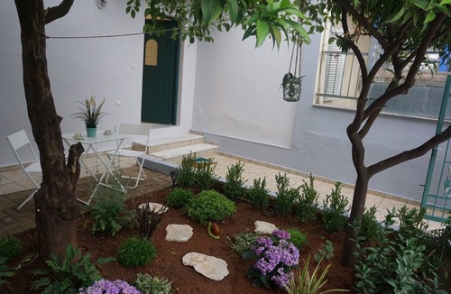 Kalamata House | Garden Family House
