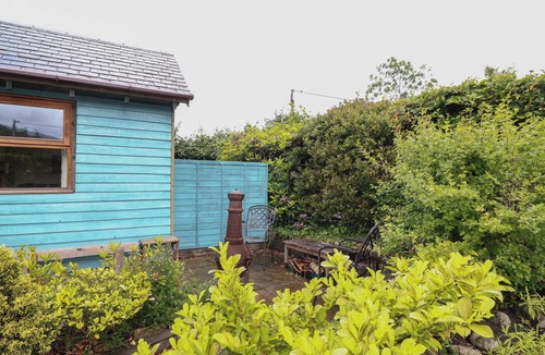 Blair Atholl Cottage | GARDEN LODGE, romantic, with a garden in Bridge Of Tilt