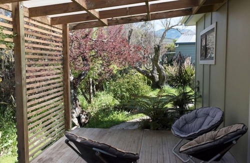 Riwaka House | Gateway to Abel Tasman Park, Kaiteriteri and Motueka. Quiet, spacious, light.