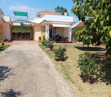 Paliouri House | George house