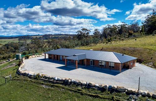 St Helens House | George River Park (House, 100 Acres, Animals, Views)
