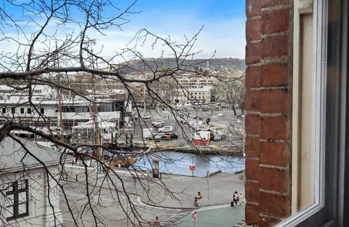 Sullivan's Cove Apartment | Gibson's Mill Penthouse with private balcony - 301