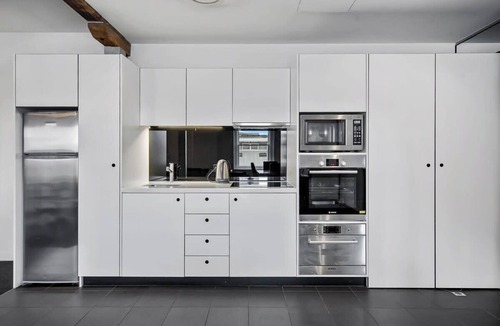 Sullivan's Cove Apartment | Gibson's Mill Penthouse with private balcony - 302