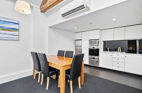Sullivan's Cove Apartment | Gibson's Mill waterfront loft apartment - 304