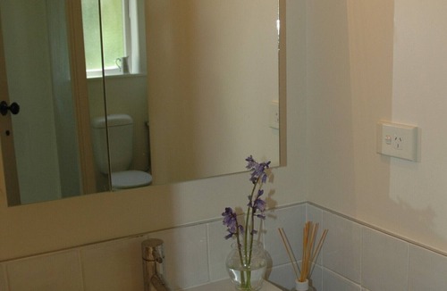 Gisborne House | Gisborne guest house/cottage with a rural setting