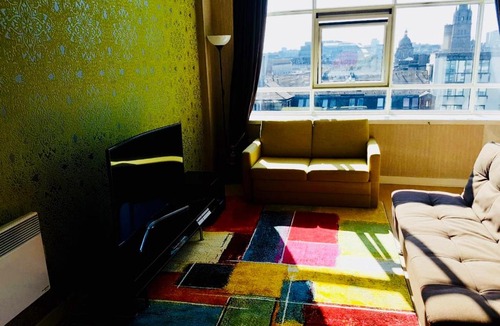 City Centre Glasgow Apartment | Glasgow City Center Flat with Parking