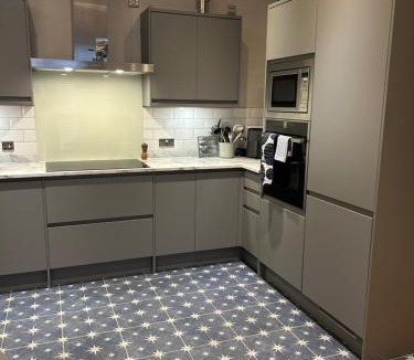 Partick Apartment | Glasgow Harbour Clyde Waterfront Apartment