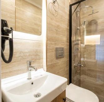 Emin Sinan Hostel | Glass hostel
