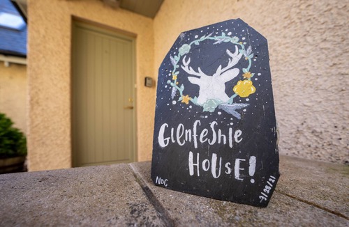 Kingussie Cottage | Glenfeshie House - a house that sleeps 10 guests in 5 bedrooms