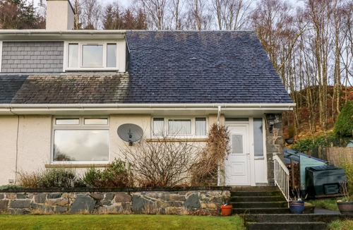 Strathblane Cottage | GLENFINGLAS DAM COTTAGE, pet friendly, with open fire in Callander