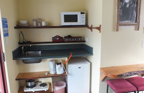 Franz Josef Glacier Hostel | Glow Worm Accommodation - Hostel