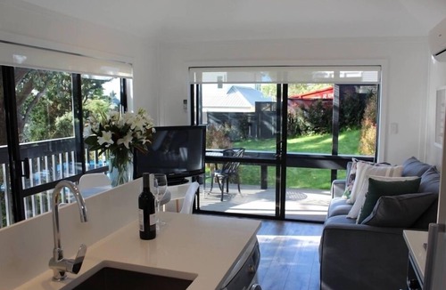 Orakei Cottage | Godden Cottage, your perfect getaway space in the heart of everything