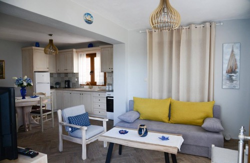 Sourpi Apartment | Goddess Athena Apartment