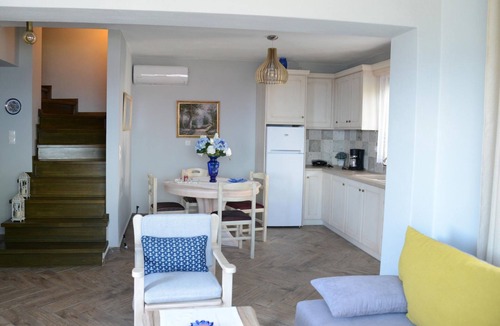 Sourpi Apartment | Goddess Athena Apartment