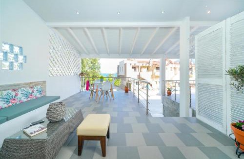 Chrisi Ammoudia Apartment | Golden Beachside terrace