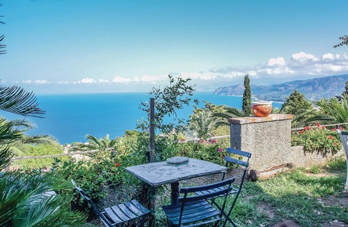 Gioiosa Marea Apartment | Gorgeous apartment in Gioiosa Marea ME with WiFi