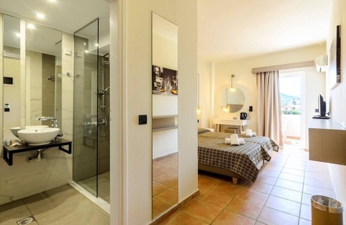 Kato Gouves Hotel | Gouves Bay Hotel is a summer holiday paradise in Gouves.