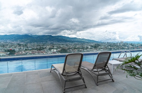 San Pedro Apartment | Great Veiws 17th Floor IFreses! WiFI, A/C, Pool.