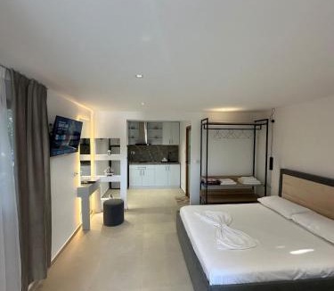 Ksamil Villa | Green Cottage