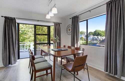 Manurewa House | Green Family 5BR Retreat in Wattle Downs w Yard