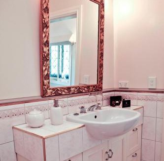 Paraparaumu Bed & Breakfast | Greenmantle Estate Hotel